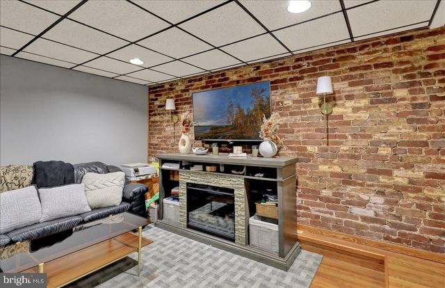 225 N CHURCH ST, Robesonia, PA 19551