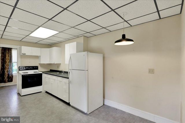 225 N CHURCH ST, Robesonia, PA 19551