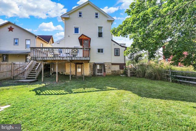 225 N CHURCH ST, Robesonia, PA 19551
