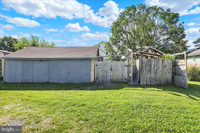225 N CHURCH ST, Robesonia, PA 19551