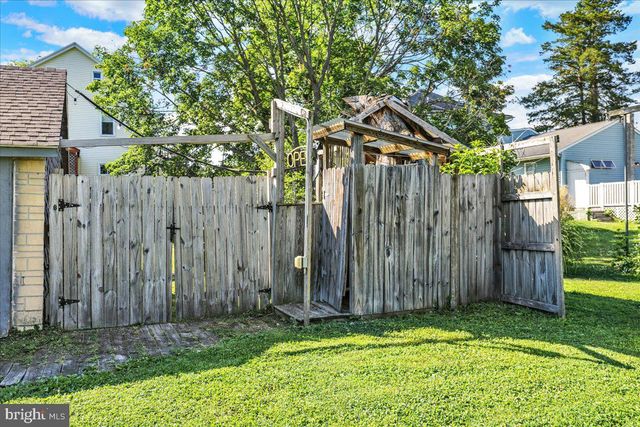 225 N CHURCH ST, Robesonia, PA 19551
