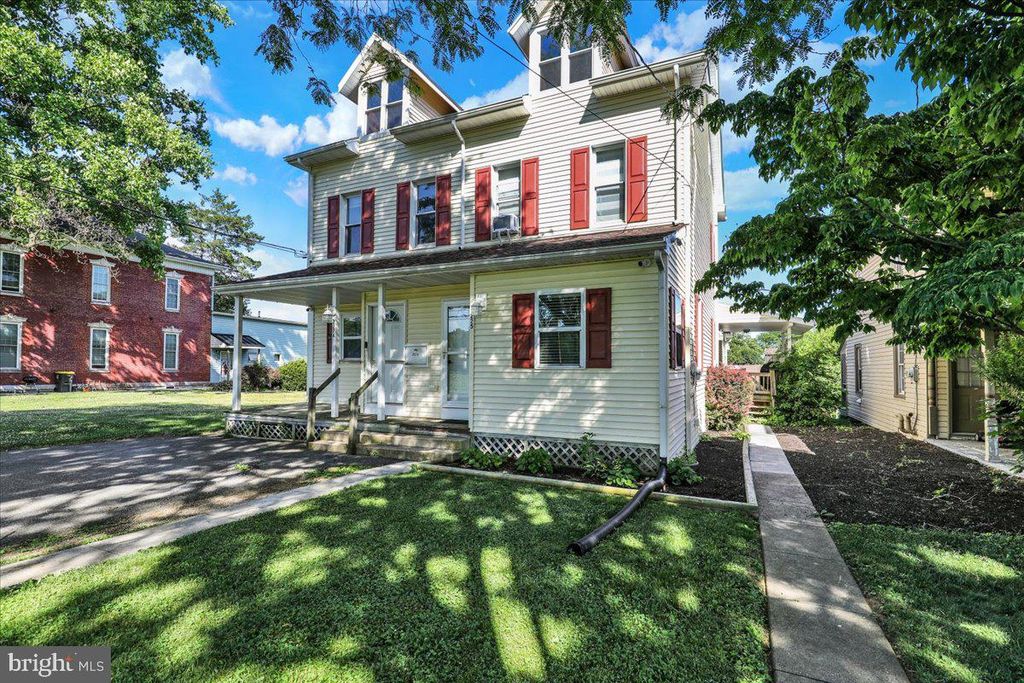 225 N CHURCH ST, Robesonia, PA 19551