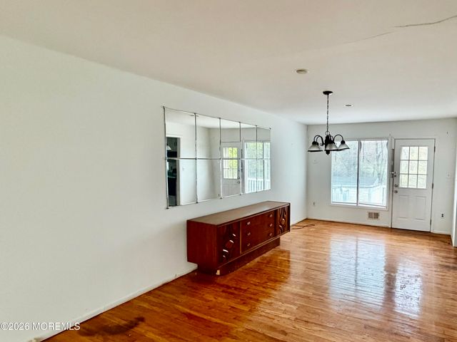 350 Bartley Road, Jackson, NJ 08527