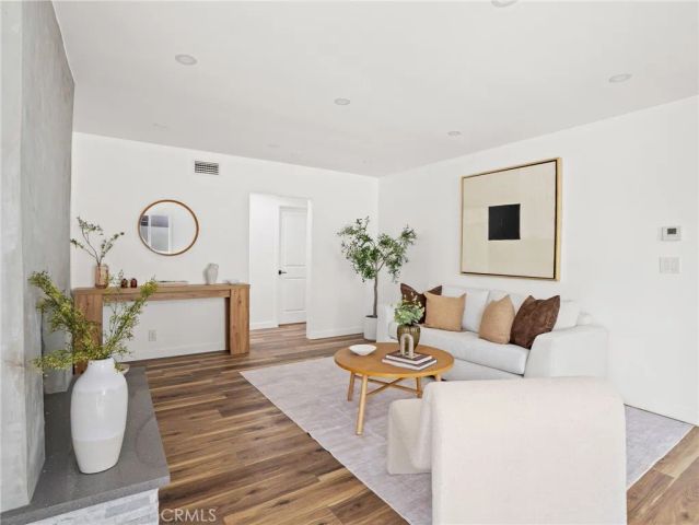 5141 Don Pio Drive, Woodland Hills, CA 91364