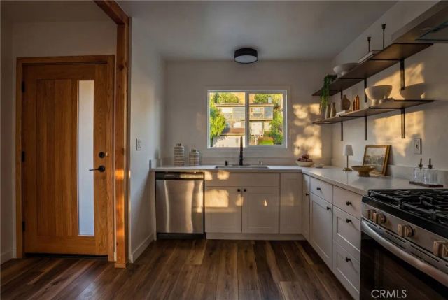 5141 Don Pio Drive, Woodland Hills, CA 91364