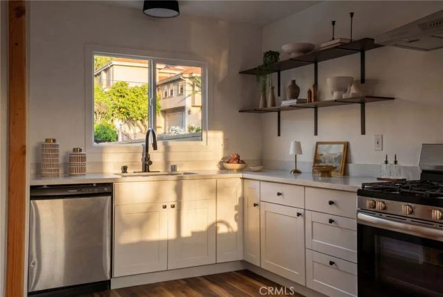 5141 Don Pio Drive, Woodland Hills, CA 91364