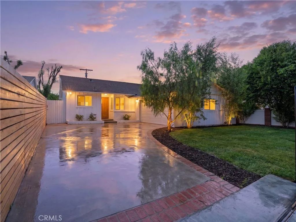 5141 Don Pio Drive, Woodland Hills, CA 91364