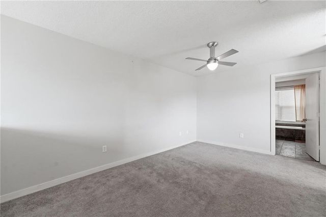 4577 Madison Avenue E4, Kansas City, MO 64111