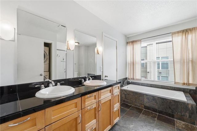 4577 Madison Avenue E4, Kansas City, MO 64111