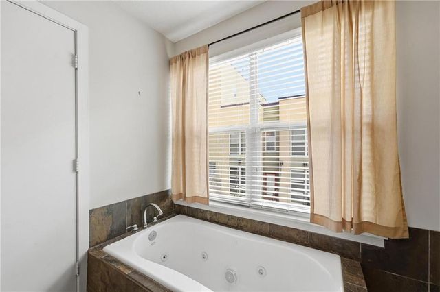 4577 Madison Avenue E4, Kansas City, MO 64111