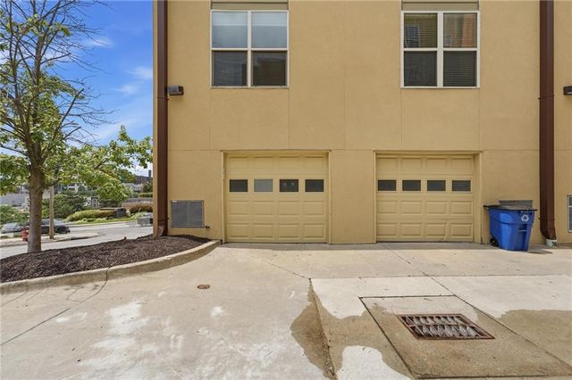 4577 Madison Avenue E4, Kansas City, MO 64111