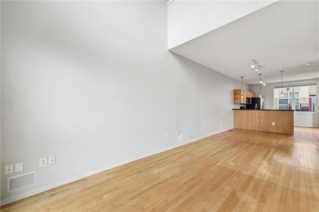 4577 Madison Avenue E4, Kansas City, MO 64111