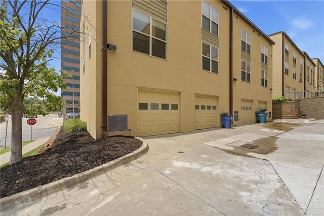 4577 Madison Avenue E4, Kansas City, MO 64111