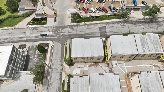 4577 Madison Avenue E4, Kansas City, MO 64111