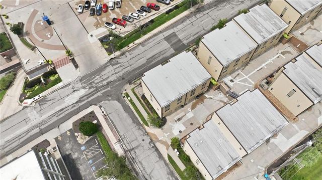 4577 Madison Avenue E4, Kansas City, MO 64111