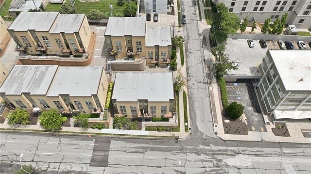 4577 Madison Avenue E4, Kansas City, MO 64111