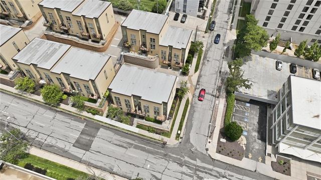 4577 Madison Avenue E4, Kansas City, MO 64111
