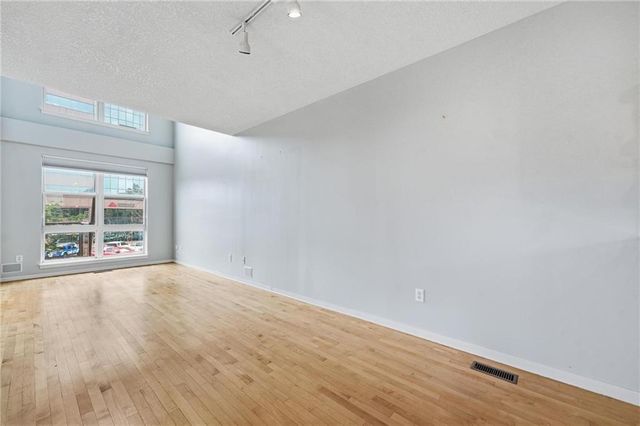 4577 Madison Avenue E4, Kansas City, MO 64111