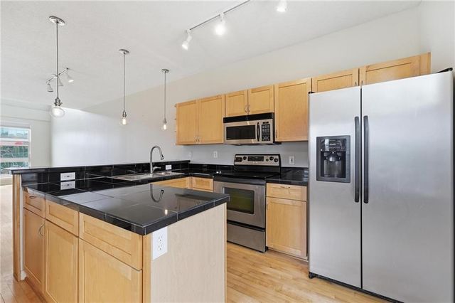 4577 Madison Avenue E4, Kansas City, MO 64111