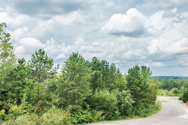 1202 Hazelwood Way 1202, Clinton, MA 01510