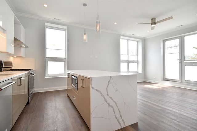 6555 W North Avenue 301, Oak Park, IL 60302