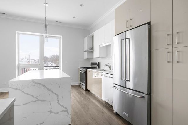 6555 W North Avenue 301, Oak Park, IL 60302