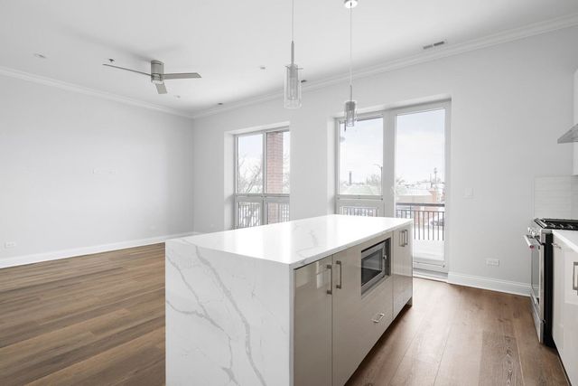 6555 W North Avenue 301, Oak Park, IL 60302
