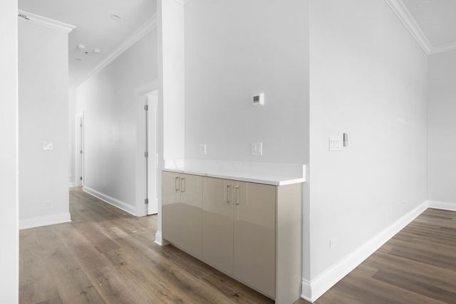 6555 W North Avenue 301, Oak Park, IL 60302