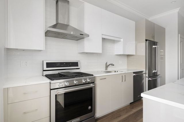 6555 W North Avenue 301, Oak Park, IL 60302