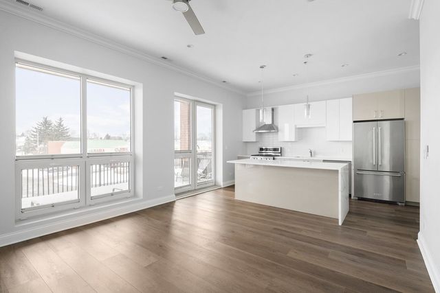 6555 W North Avenue 301, Oak Park, IL 60302