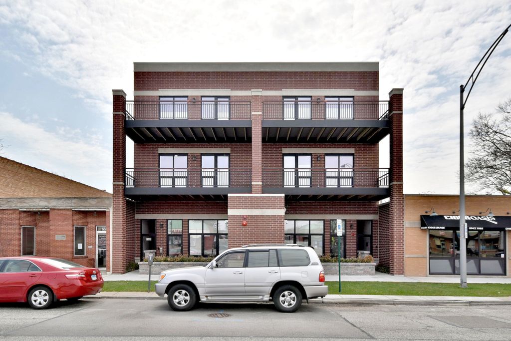 6555 W North Avenue 301, Oak Park, IL 60302
