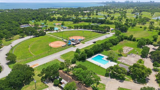 1508 S 8th Street, La Porte, TX 77571