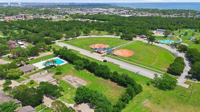 1508 S 8th Street, La Porte, TX 77571