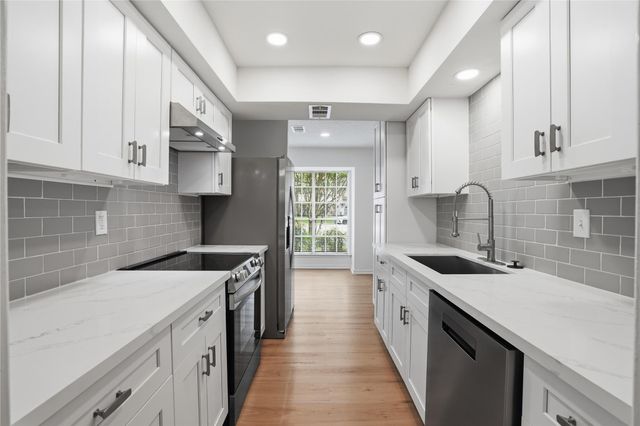 1508 S 8th Street, La Porte, TX 77571