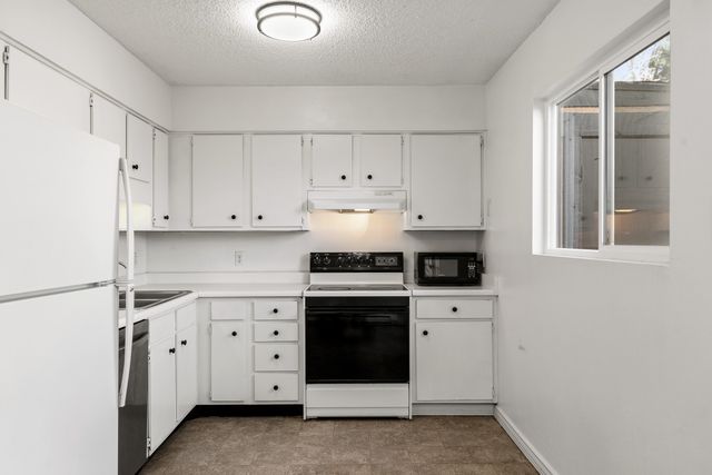 71 Park Lane B, White Rock, NM 87547