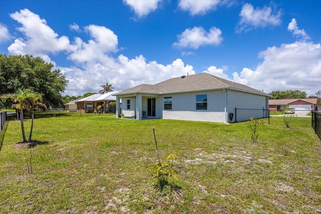 2063 SE South Buttonwood Drive, Port St. Lucie, FL 34952