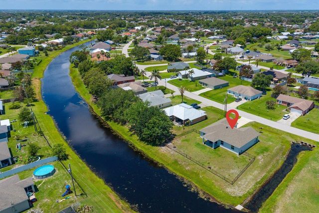 2063 SE South Buttonwood Drive, Port St. Lucie, FL 34952