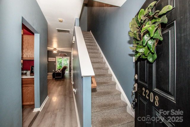 2208 Winthrop Chase Drive, Charlotte, NC 28212