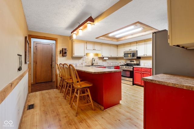 9852 N Woodland Drive, Mooresville, IN 46158