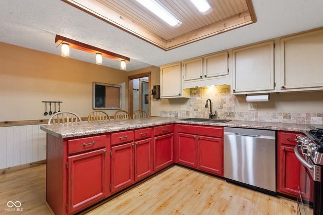 9852 N Woodland Drive, Mooresville, IN 46158