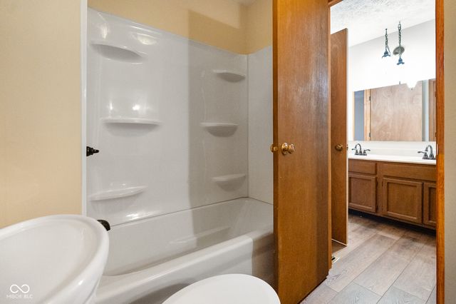 9852 N Woodland Drive, Mooresville, IN 46158