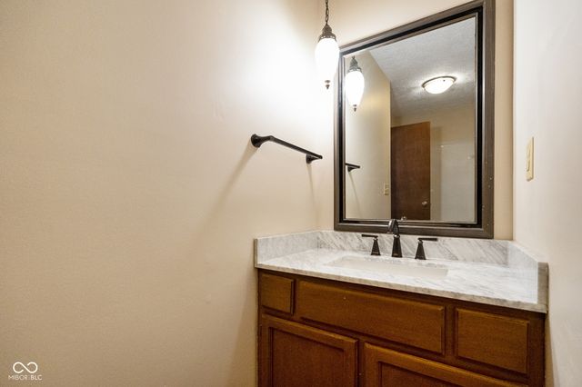 9852 N Woodland Drive, Mooresville, IN 46158