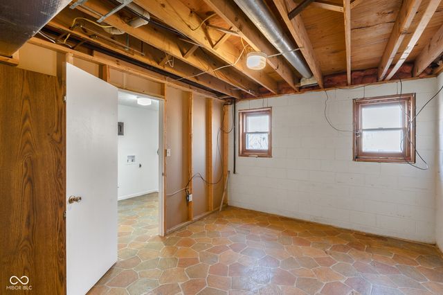 9852 N Woodland Drive, Mooresville, IN 46158