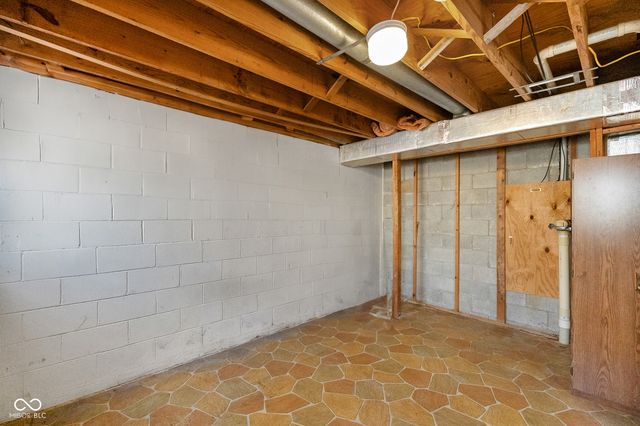 9852 N Woodland Drive, Mooresville, IN 46158