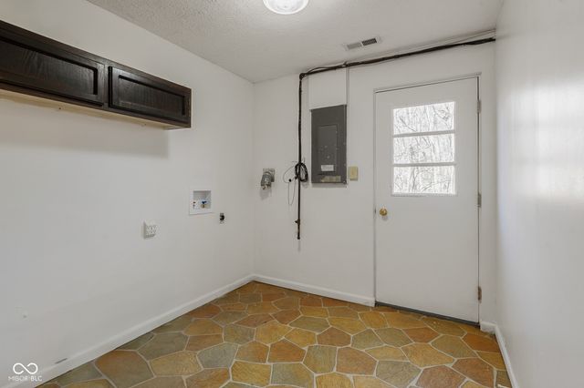 9852 N Woodland Drive, Mooresville, IN 46158