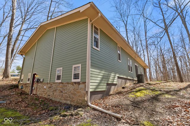 9852 N Woodland Drive, Mooresville, IN 46158