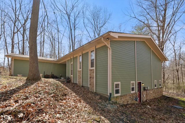 9852 N Woodland Drive, Mooresville, IN 46158