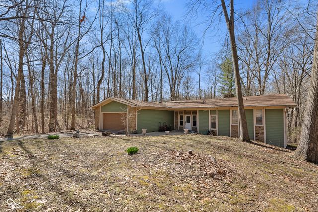 9852 N Woodland Drive, Mooresville, IN 46158