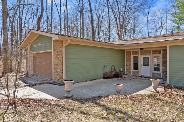 9852 N Woodland Drive, Mooresville, IN 46158