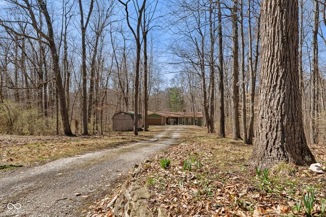 9852 N Woodland Drive, Mooresville, IN 46158